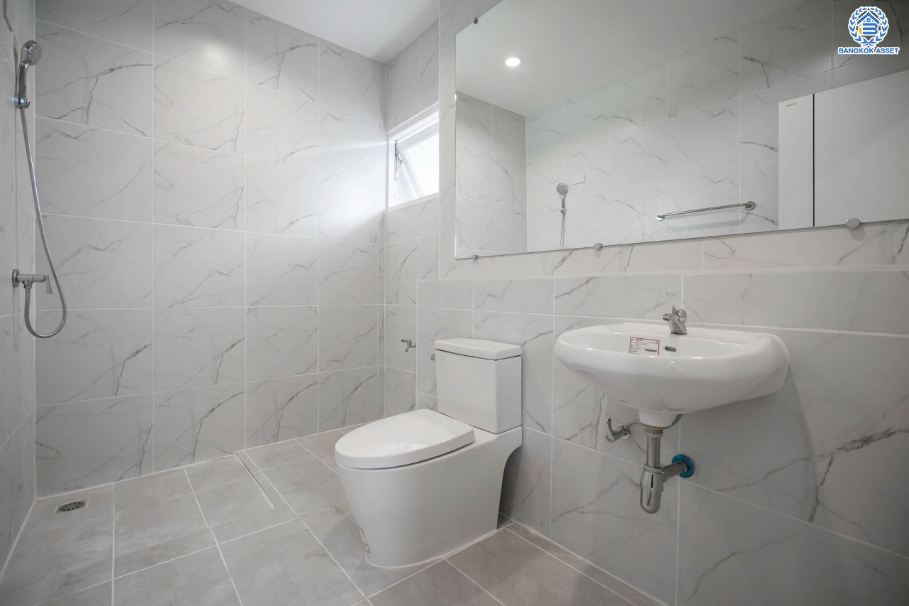 บ้านมือสองตกแต่งใหม่ โครงการ เพอร์เฟคเพลส ราชพฤกษ์ บ้านเดี่ยว จากแบรนด์ Property Perfect เนื้อที่ 56.2 ตร.ว. ฟังก์ชัน 3 ห้องนอน 3 ห้องน้ำ  1 ห้องอเนกประสงค์ จอดรถได้ 2 คัน กับทำเลโซนเมือง ที่เชื่อมต่อหลากหลายเส้นทาง หน้าโครงการติดถ.ราชพฤกษ์ ใกล้รถไฟฟ้าสถานี "บางรักน้อยท่าอิฐ"